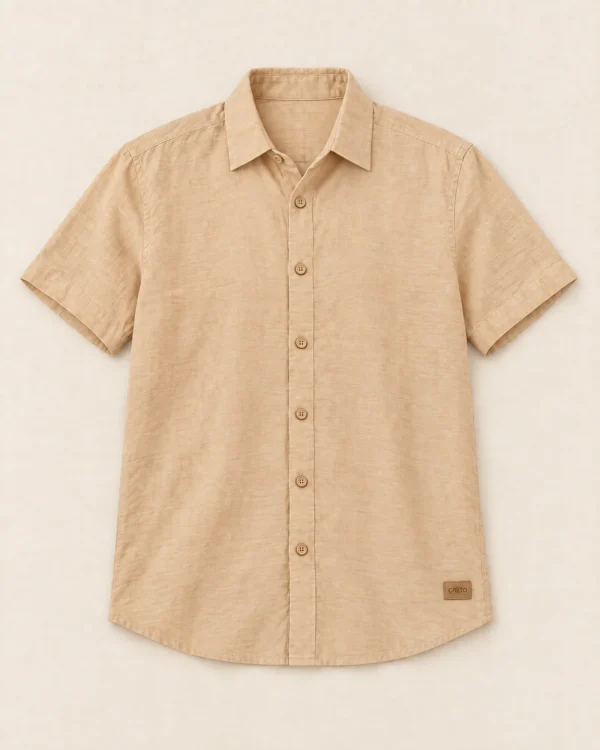 Camisa texturizada beige Cakto sobre fondo lino, vista de frente