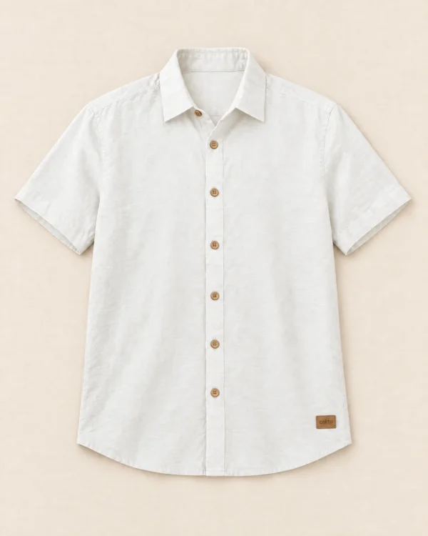Camisa texturizada blanca Cakto sobre fondo lino, vista de frente