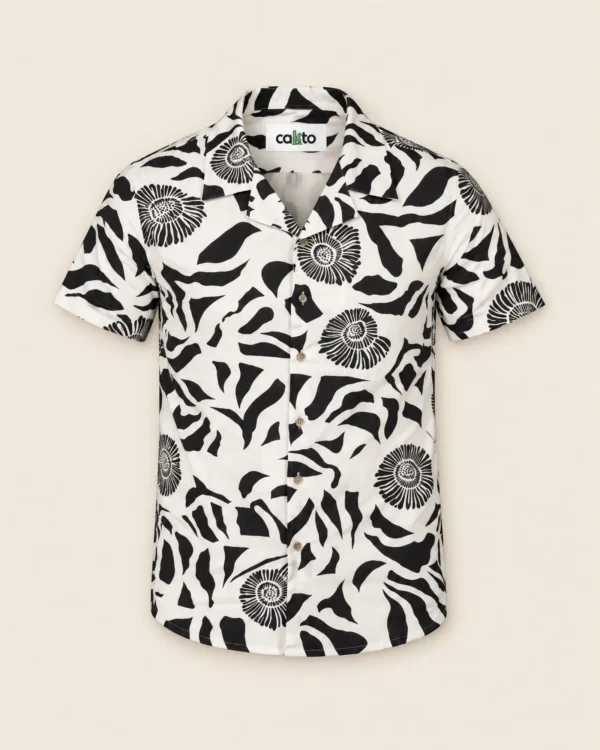 Camisa Caracol Negra Cakto, camisa cuello sport estampada sobre fondo lino